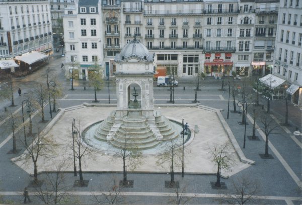 [Paris Fontaine des innocents]